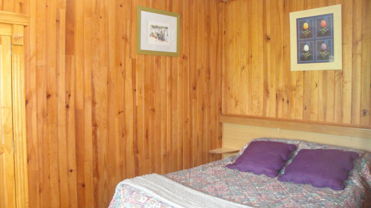 Domaine De Poudos Bed & Breakfast Auterive  Ruang foto
